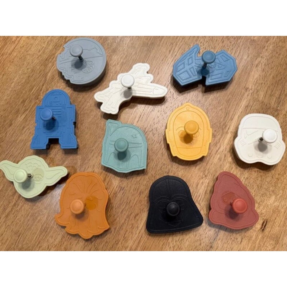 Williams Sonoma 11 Star Wars Press and Stamp Spring Loaded Cookie Cutters